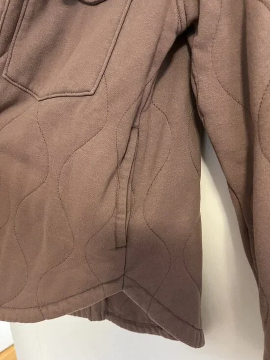 Abercrombie & Fitch Soft AF Quilted Shirt Jacket - Picture 7 of 8